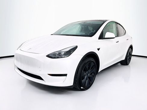 Used 2025 Tesla Model Y Long Range image 3