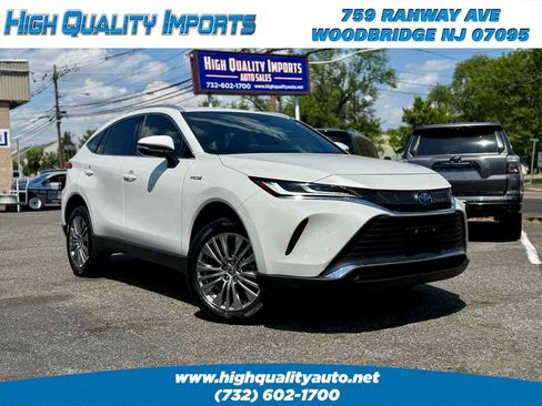Used 2021 Toyota Venza XLE w/ Softex Package AWD/4WD image 2