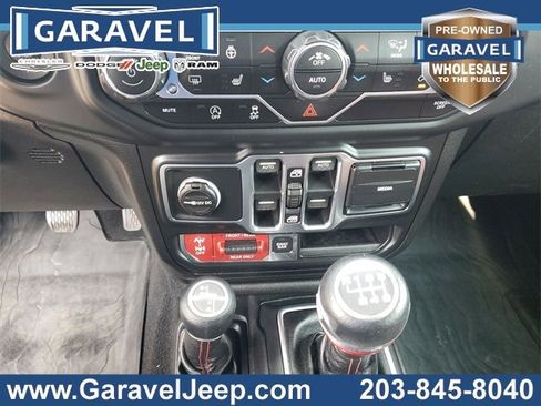 Used 2018 Jeep Wrangler Unlimited Rubicon w/ Cold Weather Group image 32