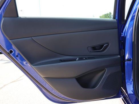 Used 2025 Hyundai Elantra Sport FWD image 21