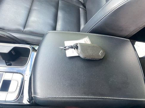 Used 2025 Kia Telluride S FWD image 32