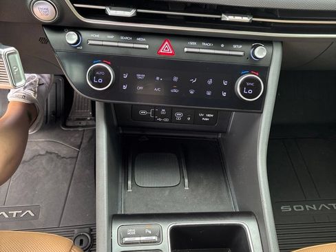 Used 2025 Hyundai Sonata Limited FWD image 9
