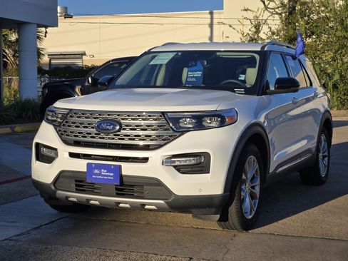 Certified 2022 Ford Explorer Limited w/ Equipment Group 301A image 2