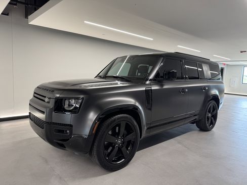 Used 2025 Land Rover Defender 130 X-Dynamic SE AWD/4WD image 6