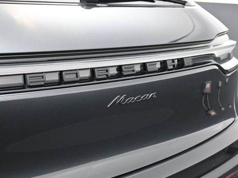 New 2026 Porsche Macan image 14