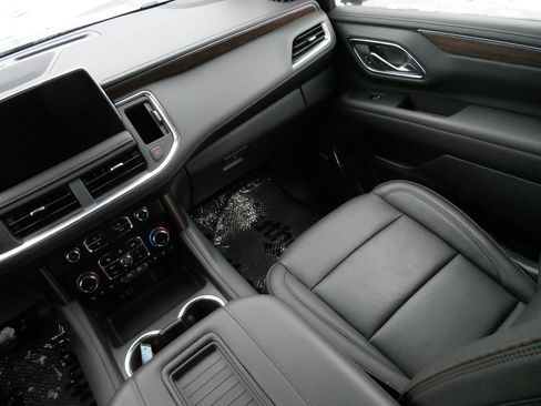 Used 2024 Chevrolet Suburban High Country image 11