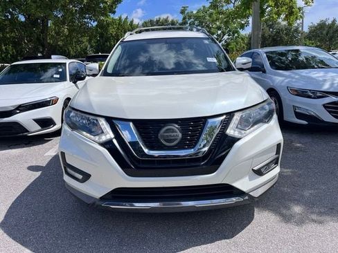 Used 2018 Nissan Rogue SV w/ Premium Package FWD image 4