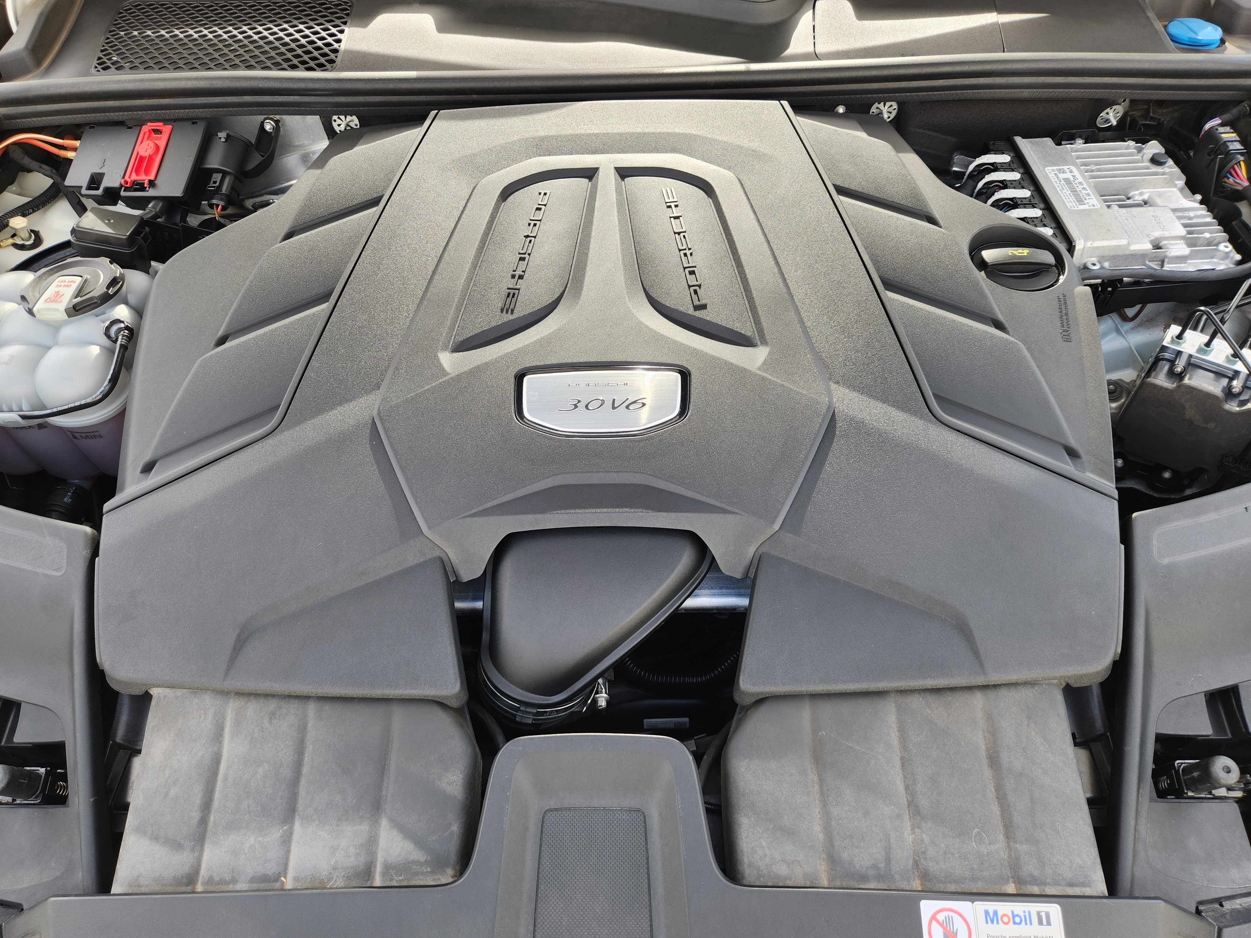 Used 2023 Porsche Cayenne Coupe AWD/4WD image 30