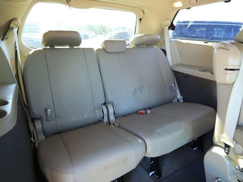 Used 2017 Toyota Sienna XLE image 32