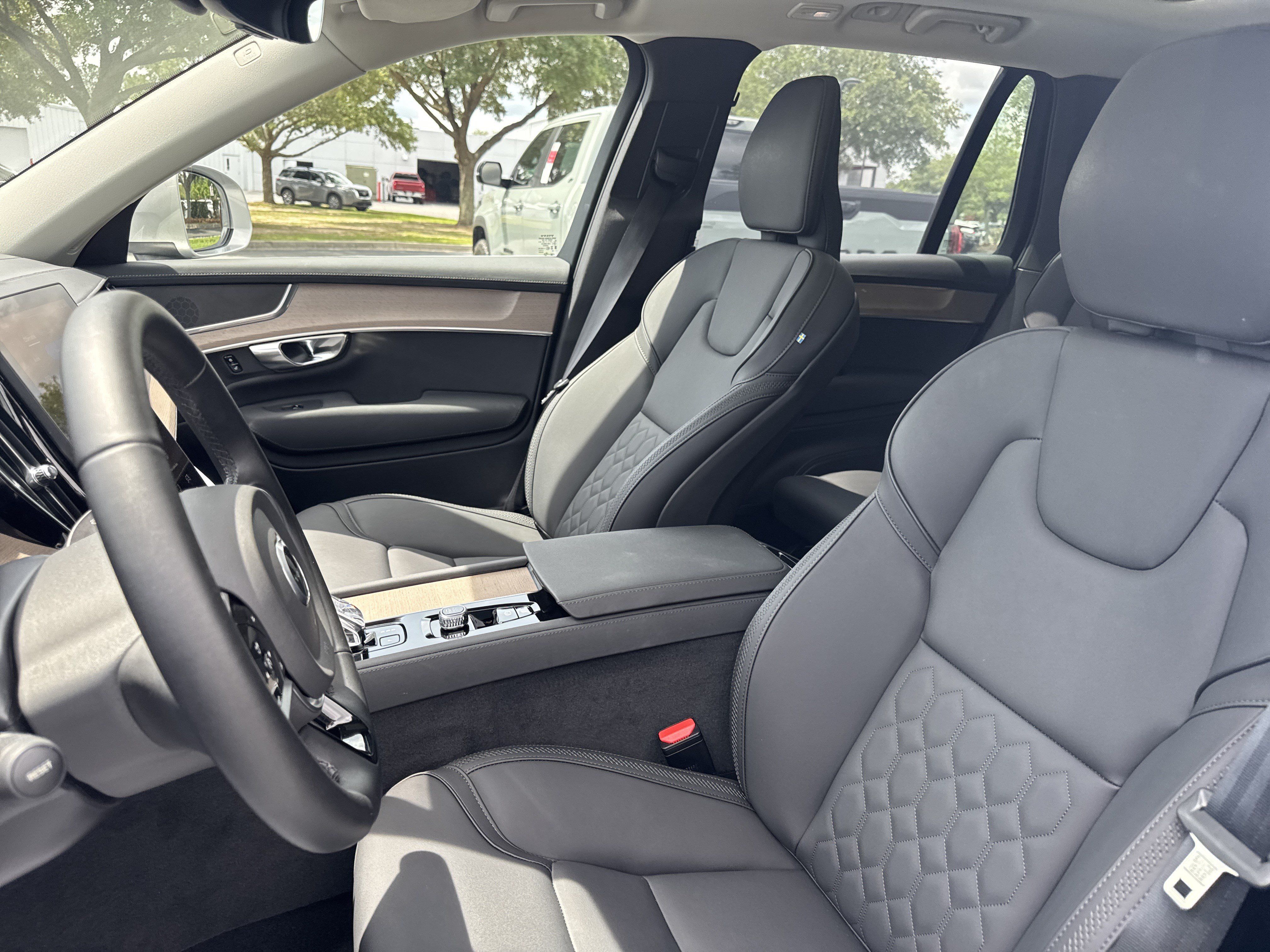 Used 2025 Volvo XC90 B6 Plus AWD/4WD image 14