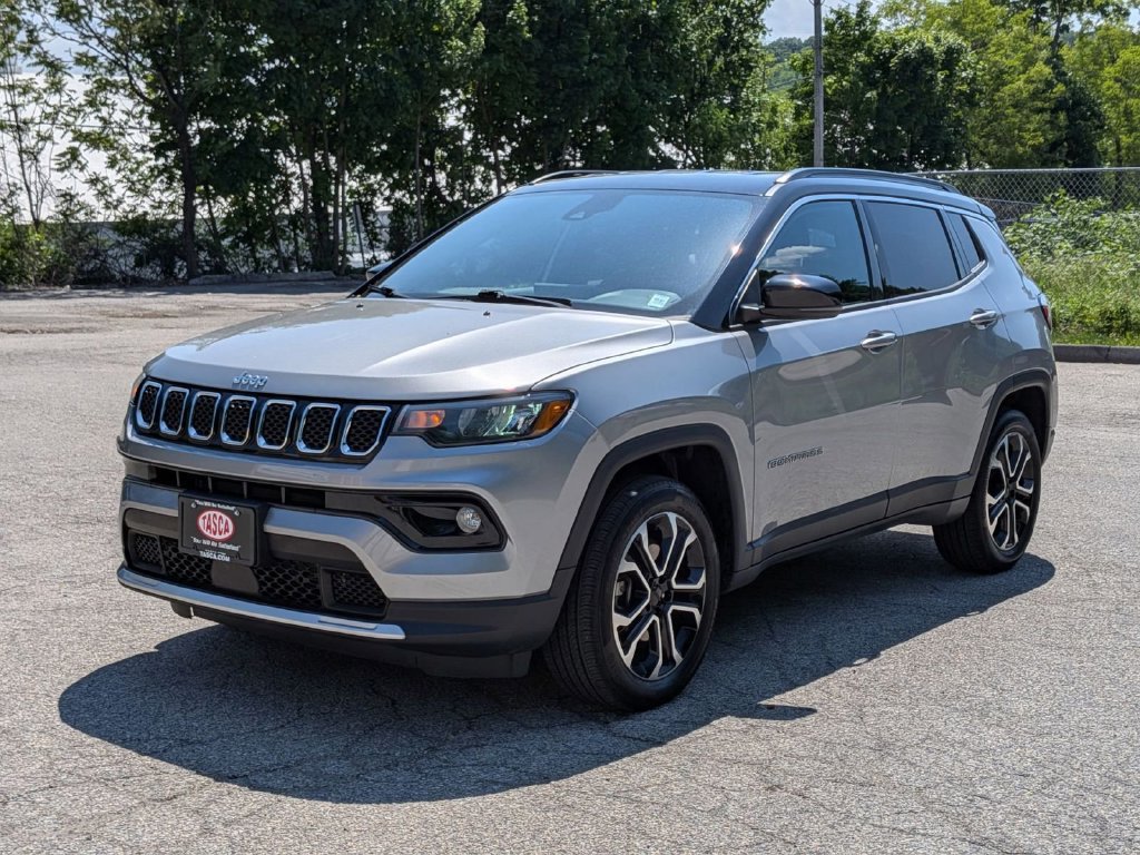 Used 2023 Jeep Compass Limited AWD/4WD image 9