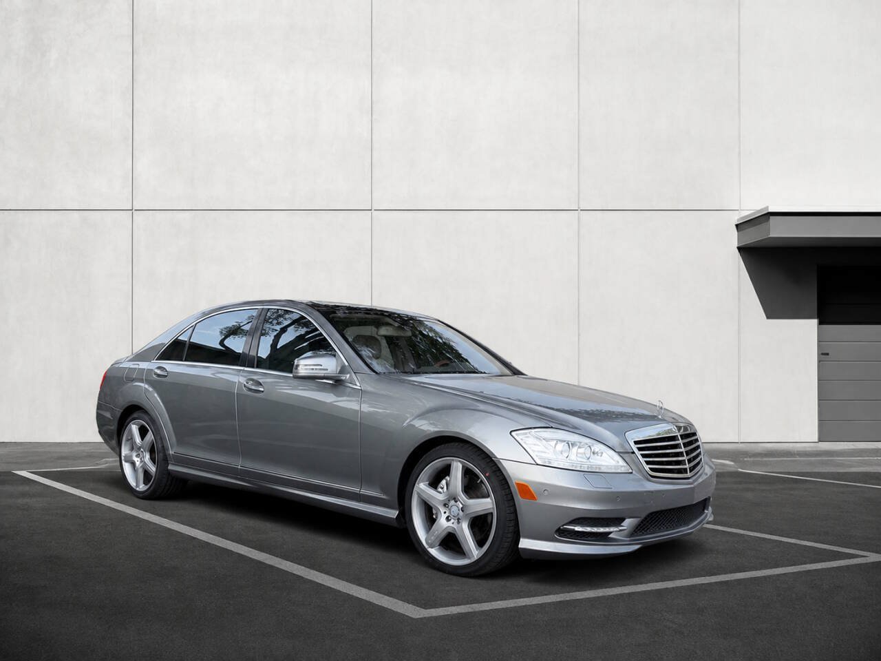 Used 2011 Mercedes-Benz S 550 w/ Sport Pkg Plus One image 8