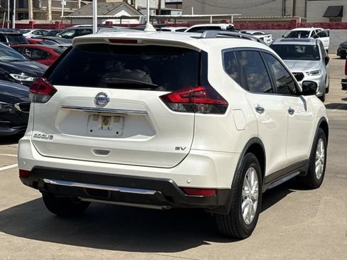 Used 2019 Nissan Rogue SV FWD image 4
