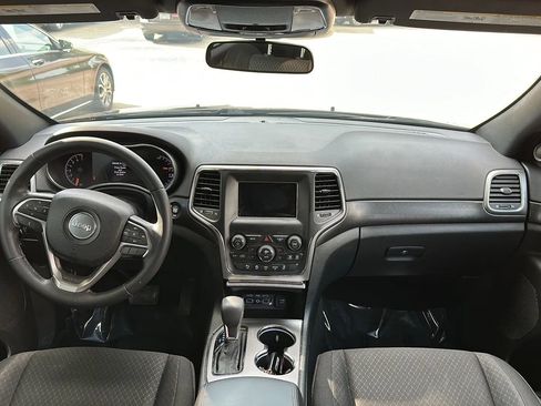 Used 2018 Jeep Grand Cherokee Laredo AWD/4WD image 22