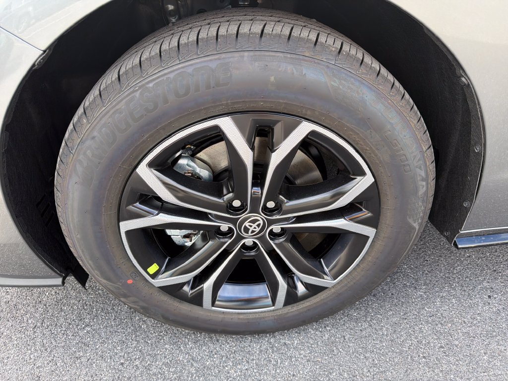 Used 2026 Toyota Sienna Platinum AWD/4WD image 13