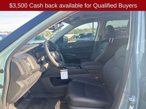 New 2026 Nissan Pathfinder Platinum image 10