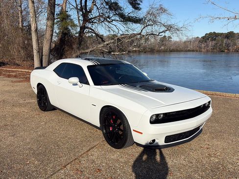 Used 2016 Dodge Challenger R/T Plus image 2