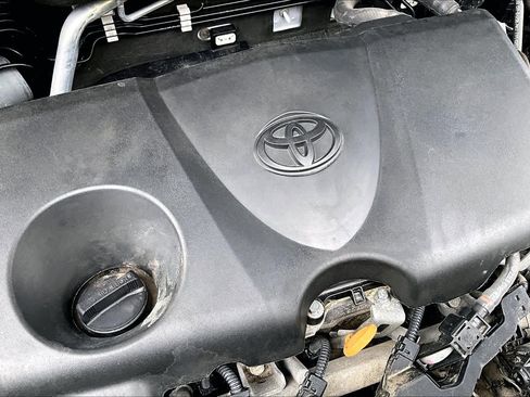 Used 2021 Toyota RAV4 XLE AWD/4WD image 31