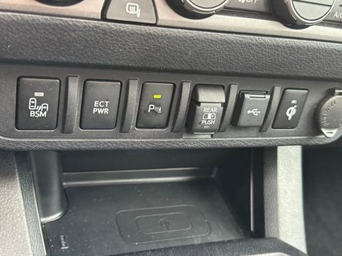 Certified 2022 Toyota Tacoma TRD Off-Road w/ TRD Premium Off Road Package image 19