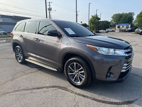 Used 2019 Toyota Highlander XLE FWD image 7