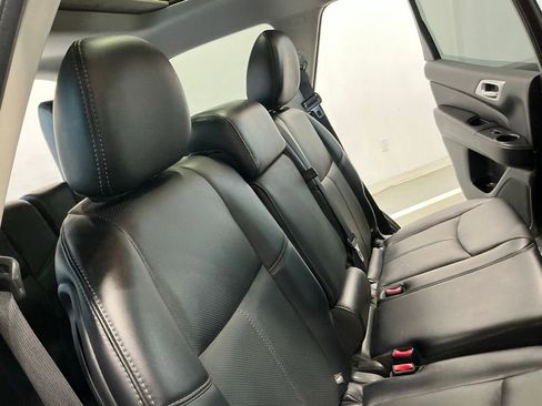 Used 2020 Nissan Pathfinder Platinum FWD image 22