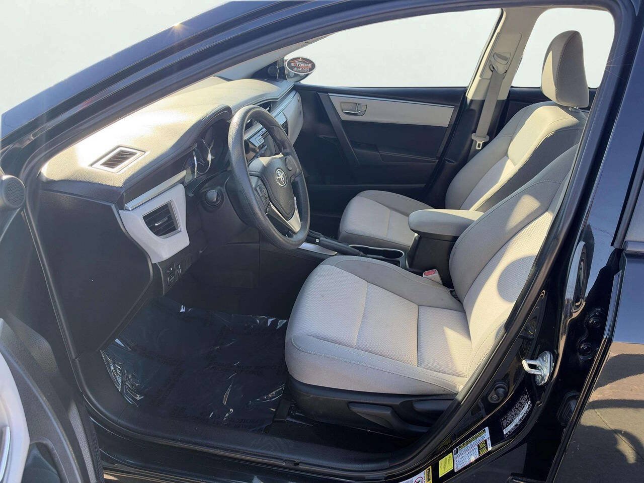 Used 2015 Toyota Corolla LE FWD image 10