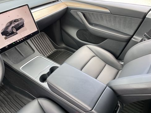 Used 2023 Tesla Model Y Long Range AWD/4WD image 17