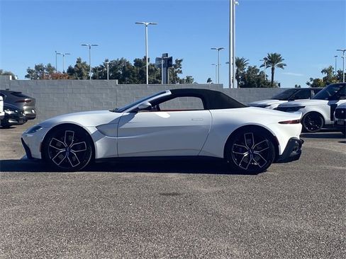 Used 2022 Aston Martin V8 Vantage Roadster image 26