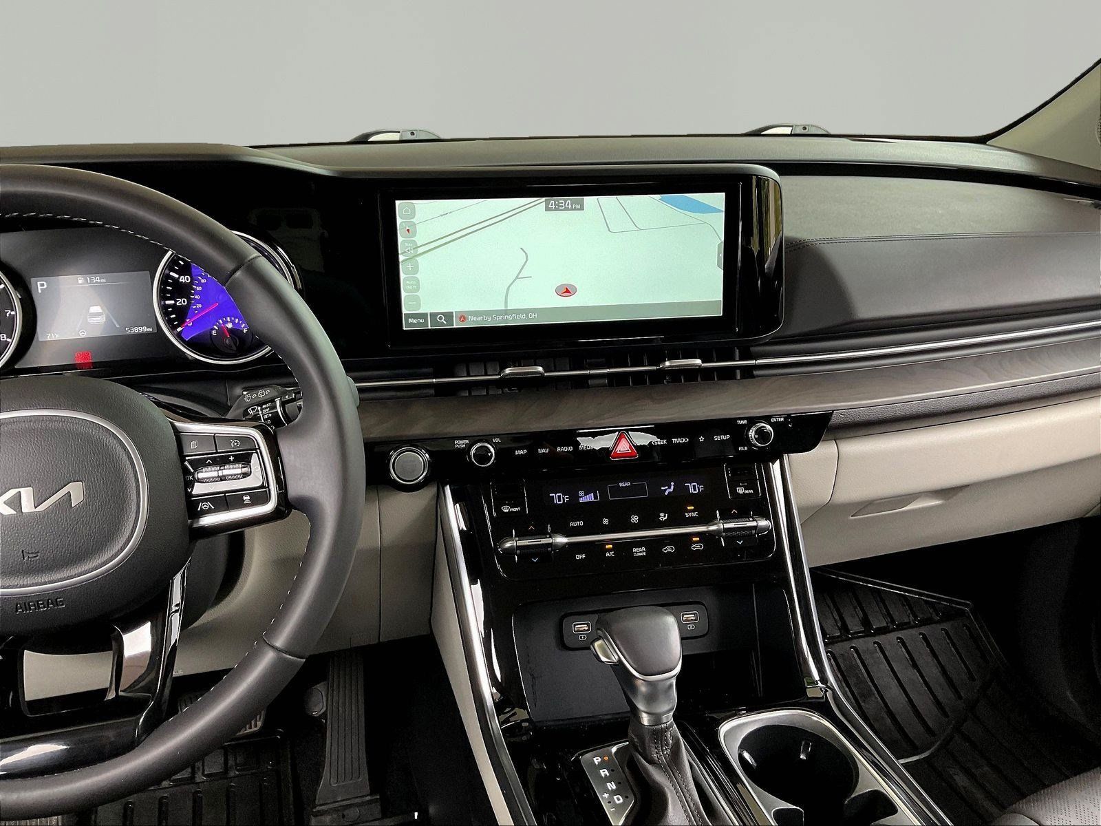 Used 2024 Kia Carnival EX FWD image 9