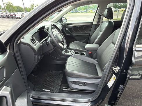 Used 2023 Volkswagen Tiguan SE w/ Panoramic Sunroof Package AWD/4WD image 25