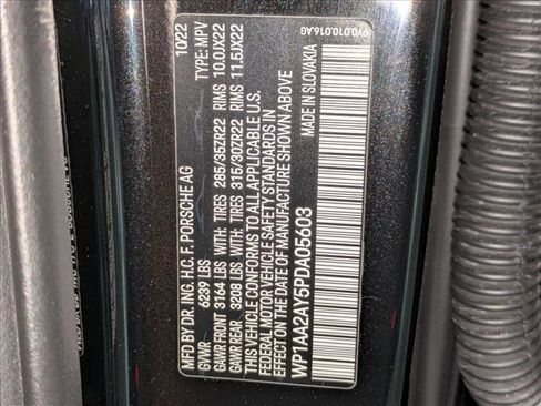 Used 2023 Porsche Cayenne Platinum Edition image 27