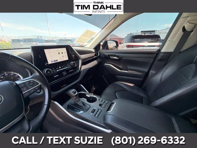 Used 2023 Toyota Highlander XLE AWD/4WD image 12