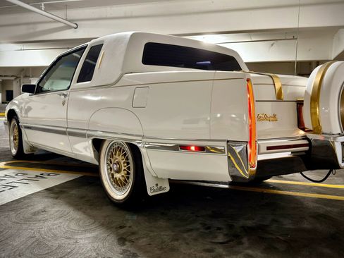 Used 1991 Cadillac Fleetwood Coupe FWD image 12