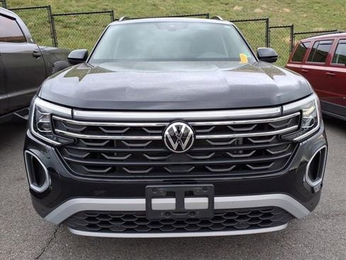 Used 2024 Volkswagen Atlas Peak Edition SE image 13
