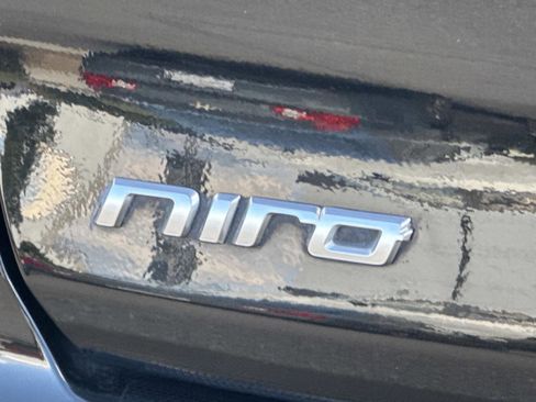 Used 2022 Kia Niro EX image 25