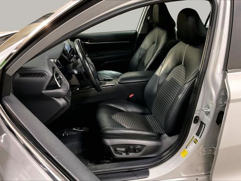 Used 2022 Toyota Camry SE w/ Cold Weather Package FWD image 8