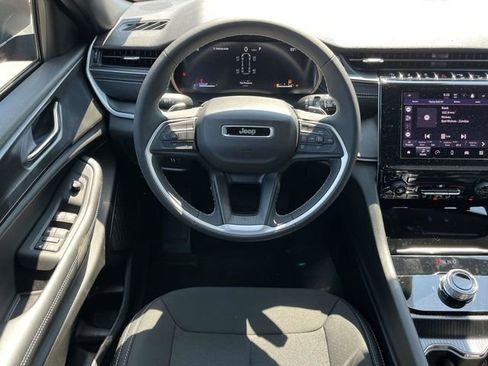 New 2025 Jeep Grand Cherokee L Laredo image 15