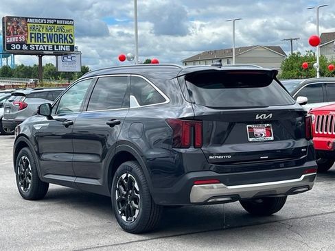 Certified 2025 Kia Sorento S w/ Panoramic Sunroof Package AWD/4WD image 9