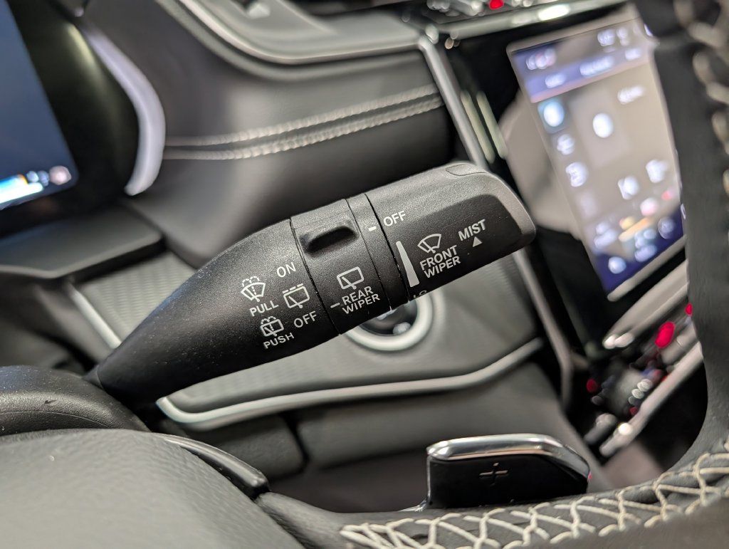 Used 2025 Jeep Grand Cherokee Altitude AWD/4WD image 23