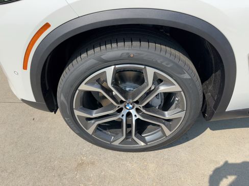 New 2026 BMW X5 xDrive40i w/ Premium Package AWD/4WD image 13