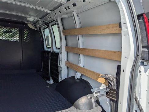 Used 2024 GMC Savana 2500 2500 3dr Cargo Van w/ Driver Convenience Package image 10