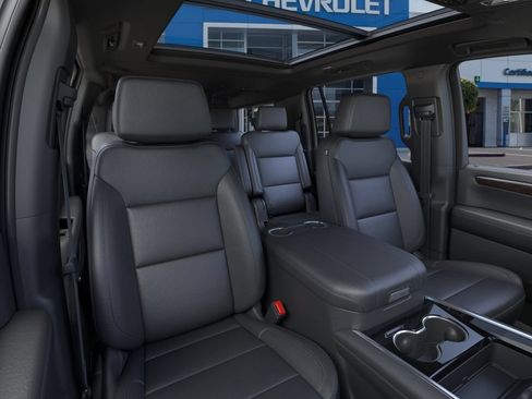 New 2026 Chevrolet Suburban Z71 w/ Comfort Package AWD/4WD image 17
