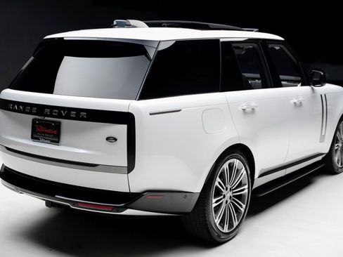 Used 2023 Land Rover Range Rover SE image 32