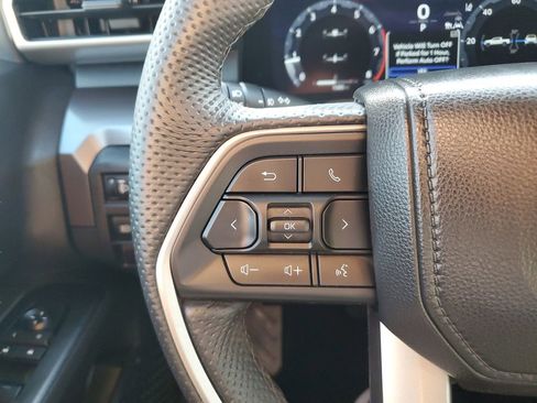 Certified 2025 Toyota Tacoma TRD Off-Road AWD/4WD image 17