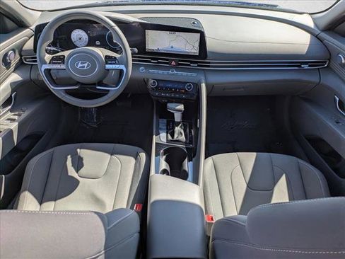 Used 2024 Hyundai Elantra SEL w/ Convenience Package FWD image 18
