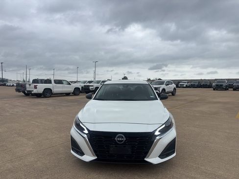 Certified 2025 Nissan Altima 2.5 SV image 4