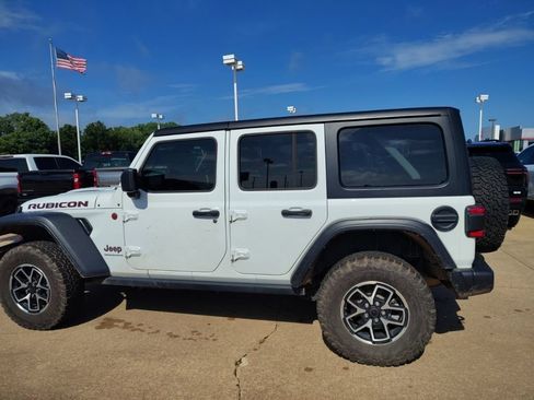 Used 2025 Jeep Wrangler Unlimited Rubicon AWD/4WD image 8