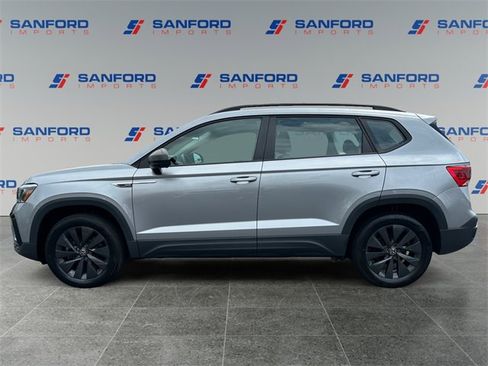 Used 2022 Volkswagen Taos S image 2