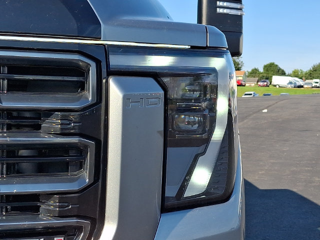 Used 2024 GMC Sierra 2500 AT4 w/ AT4 Premium Plus Package AWD/4WD image 3