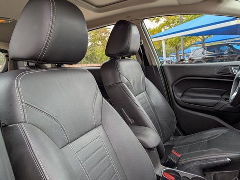 Used 2015 Ford Fiesta Titanium image 30